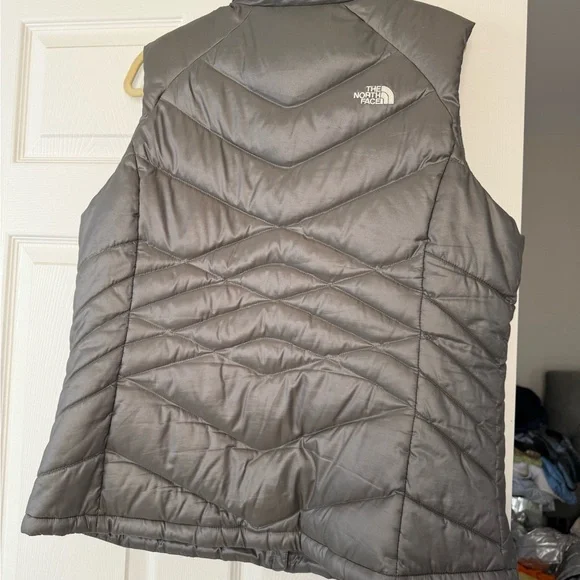 The North Face Women's Silver Puffer Vest - Picture 2 of 3